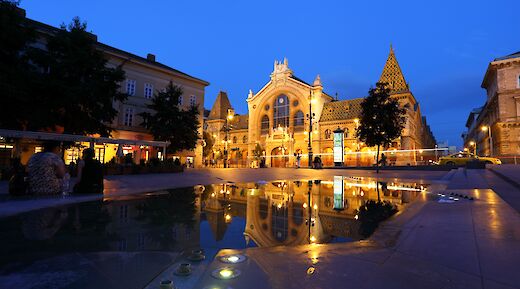 Great Market Hall, Budapest. Flickr:Joe Hunt