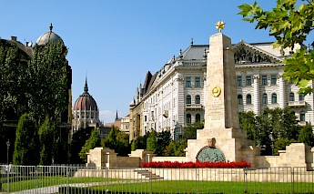 Szabadsag Ter (Liberty Square), with the Soviet Liberation Monument, the only communst statue in the centre of Budapest. Flickr:Top Budapest