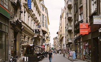 Vaci street - the only pedestrian shopping area during communism. Flickr:Wei-Te Wong