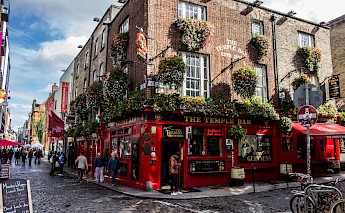 Temple Bar Pub, family owned pub in the heart of Dublin. Unsplash:Camara da Silva