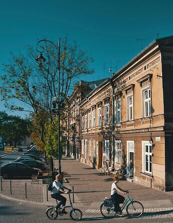 Bike ride on a sunny day, Krakow. Nomadic Julien@Unsplash