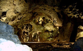 Inside the Dragon's Den, Krakow. Flickr:Charlie