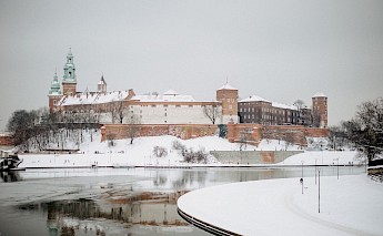 Wawel Royal Castle in the snow, Krakow. Unsplash:Anastasia Saldatava