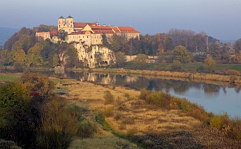 Benedictine Abbey in Tyniec, facing the Vistula river. Flickr:Ministry of Foreign Affairs