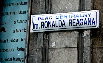Ronald Reagan Square sign, Krakow. Flickr:Ann Baekken