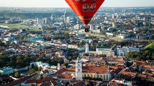 Hot air balloon flying over Vilnius, Lithuania. Unsplash:Igor Gubaidulin