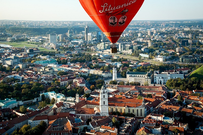 Hot air balloon flying over Vilnius, Lithuania. Unsplash:Igor Gubaidulin