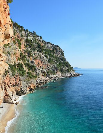 Cliffs at Konavle, Croatia. Pavle Brzakovic@Unsplash