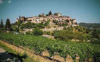A village in Chianti seen from the path, Tuscany, Italy. Unsplash: Matej Drha.
