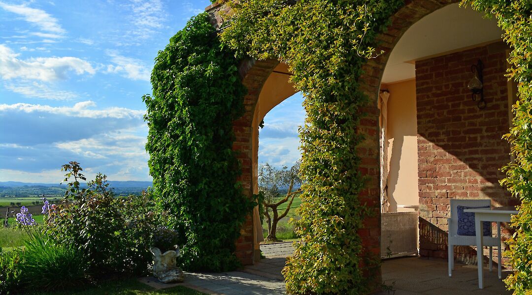 Luxurious Tuscany villa. Unsplash:Mike Morgan