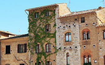 Houses in San Gimignano, Tuscany. Unsplash:Mattia Bericchia