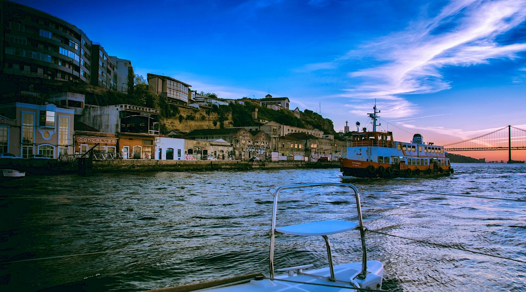 Boats on the River Tagus, Lisbon. Flickr:Maria Eklind