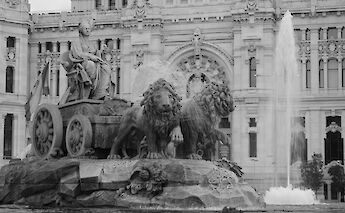 Cibeles Fountain, Madrid, Spain. Flickr: MissMayoi