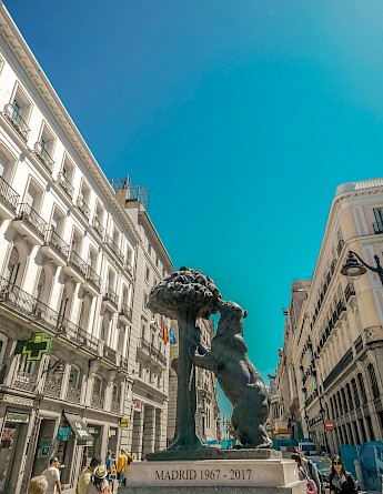 Statue of the bear and the strawberry tree at Puerta del Sol, Madrid. Unsplash:Alejandro Cartagena