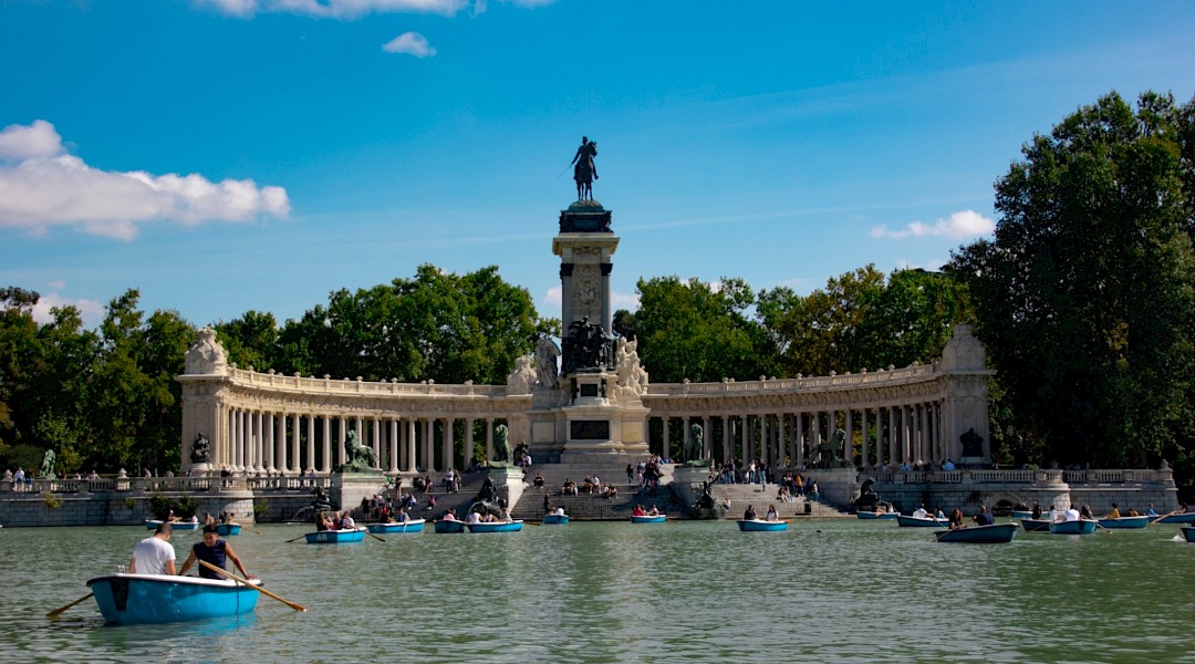 El Retiro Park Lake, Madrid. Unsplash:Manuel Barroso