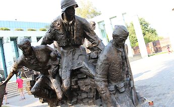 Warsaw Uprising Memorial, Poland. Flickr:Fred Romero