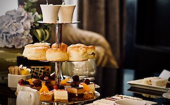 Tea Time in England! Jelleke Vanooteghem@Unsplash