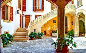 Beautifully carved staircase, Palma de Mallorca. Unsplash:Tom Podmore