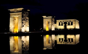 Temple of Debod at night, Madrid. Flickr:Tom Bayly