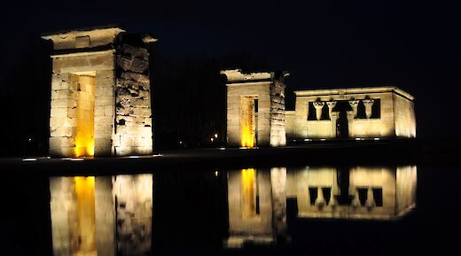 Temple of Debod at night, Madrid. Flickr:Tom Bayly