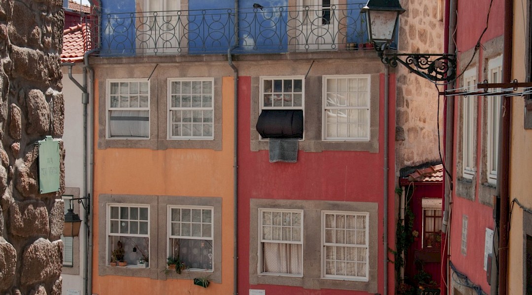 Narrow streets and colourful facades, Porto. Unsplash:Ilse Stokking