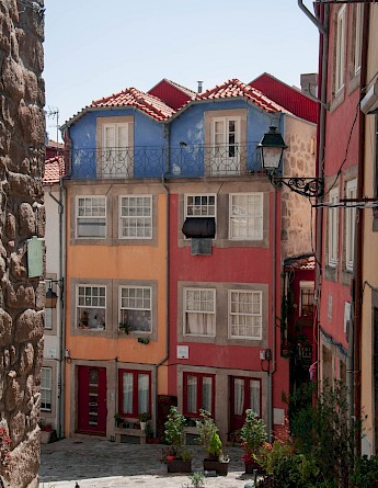 Narrow streets and colourful facades, Porto. Unsplash:Ilse Stokking