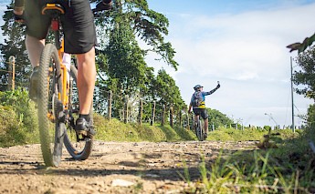 Mountain Biking. Unsplash: Ricardo Arce
