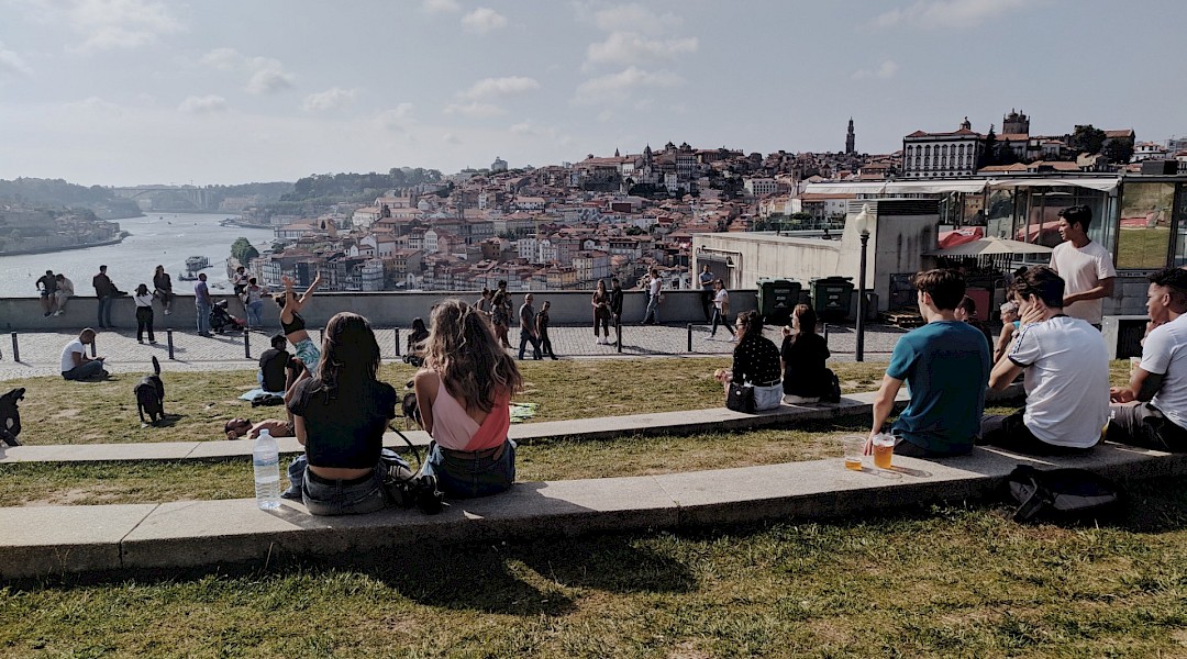 People enjoying the view at Jardim do Morro, Vila Nova de Gaia, Porto, Portugal. Unsplash:Renan