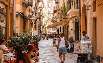 Street cafe, Palermo, Italy. Unsplash:Whos Denilo