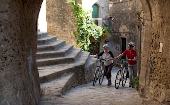 Great Pyrenees, Costa Brava & Catalonia E-Bike Tour in Spain