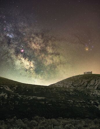 Starry sky above the castle, Torroella de Montgrí, Spain. Unsplash:Marc Sendra Martorell