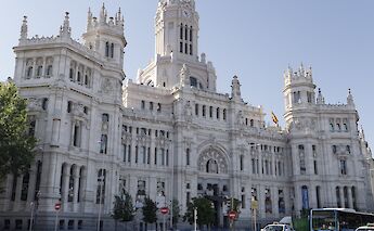 Palacio de Cibeles, Madrid, Spain. Flickr: Edgardo W. Olivera