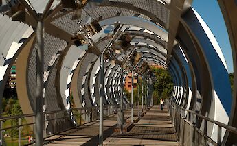 Puente de Arganzuela Bridge at Madrid Rio Park, Spain. Flickr: Gonzalo Malpartida