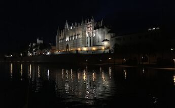 Cathedral La Seu by Night, Palma de Mallorca, Spain. Flickr: Sergei Gussev