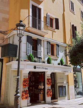 Store in Plama de Mallorca, Spain. Unsplash:Angelika Yakymenko