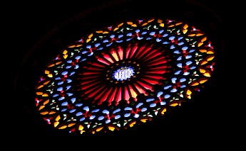 Stained glass at Le Seu, the Cathedral of Palma. Flickr:Gary Bembridge