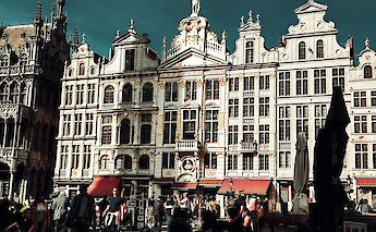 White buildings in Brussels, Belgium. Flickch@Unsplash