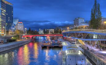 Danube Canal in Vienna, Austria. CC:Joadl