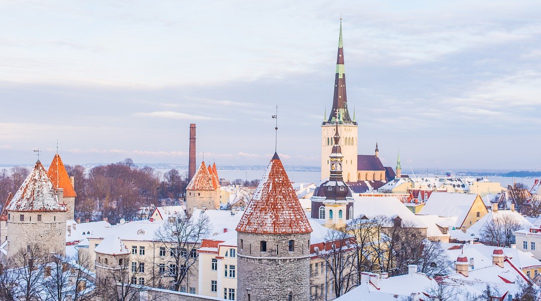 Rooftops of Tallinn's Old Town covered with snow. Ilya Orehov@Unsplash