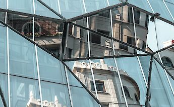 Abstract architecture in Bilbao, Spain. Carlos Torres@Unsplash