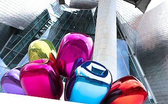 Colorful sculpture, Bilbao, Spain. Victoria Niezh@Unsplash