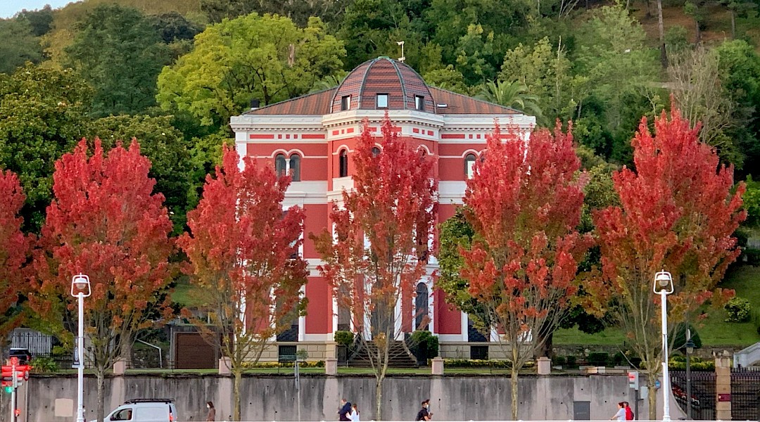 Elegant red building located on the river bank, Bilbao. Sergio Martinez@Unsplash