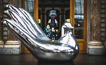 A statue in the Antwerp Central train station. Mika Baumeister@Unsplash