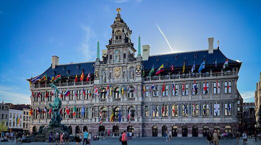 Stadhuis, Antwerp's City Hall. Bente Hagens@Unsplash
