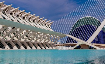 A Science Museum in the City of Arts and Sciences, an architectural complex within the city. Unsplash:Rafael Hoyos