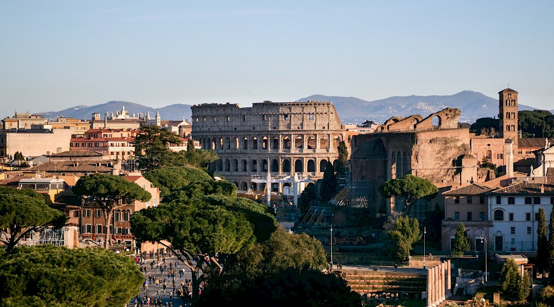 Skyline view of the Colosseum, Rome. Cosmin Serban@Unsplash