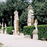 Villa Borghese, statues in Borghese Gardens, Rome. Gabriella Clare Marino@Unsplash