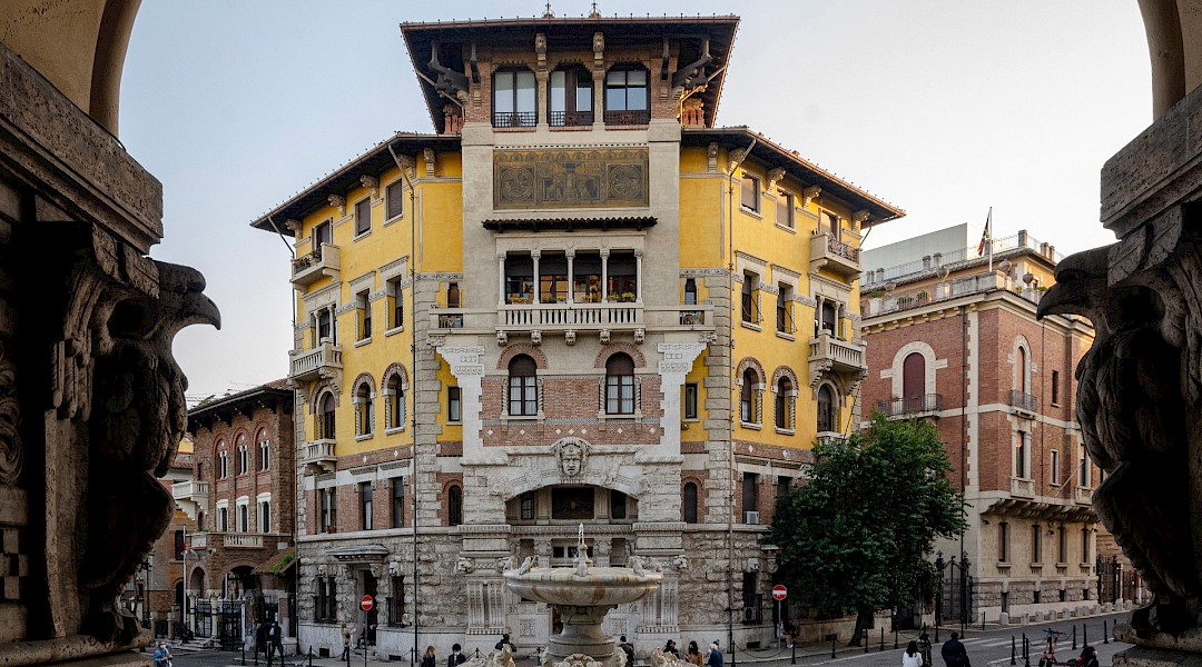 Facade of the building "palazzo del Ragno" at Quartiere Coppedè in Rome, Italy. Andrea Bertozzi@Wikimedia Commons
