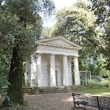 Villa Ada, Temple of Flora. Lalupa@Wikimedia Commons