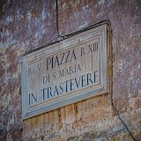 Street sign, Piazza S. Maria in Trastevere. Dietmar Rabich@Wikimedia Commons